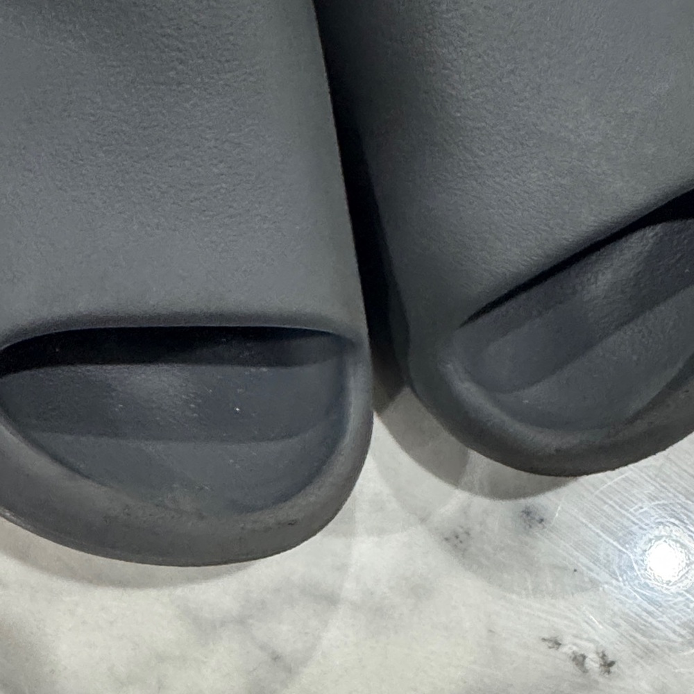 Yeezy Kids Black Slide Sandals - Picture 4 of 7